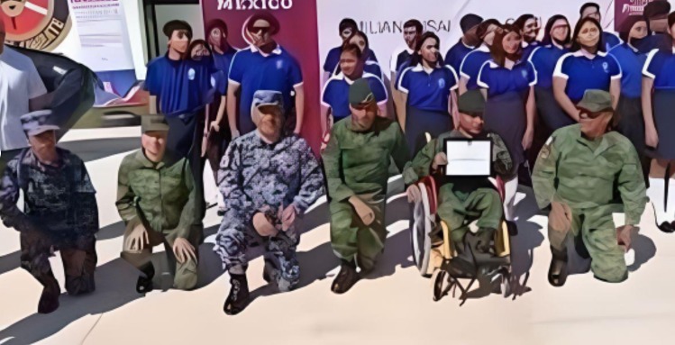 General Brigadier entrega reconcomiendo a joven discapacitado