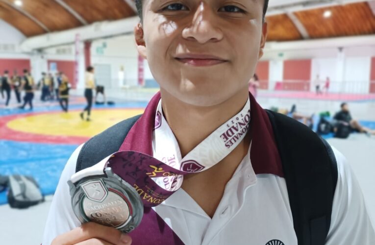 Atletas quintanarroenses logran 4 medallas en competencia de luchas asociadas