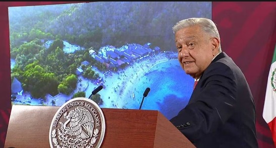 AMLO anuncia que casas de descanso presidenciales en Acapulco y Cozumel se entregarán a Fuerzas Armadas