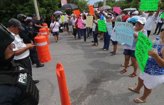 Taxistas de Cozumel presionan a Imoveqroo para dejar fuera a transportadoras