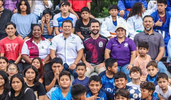 Respalda CODEQ a entrenadores de Tulum y Cozumel al entregar material deportivo