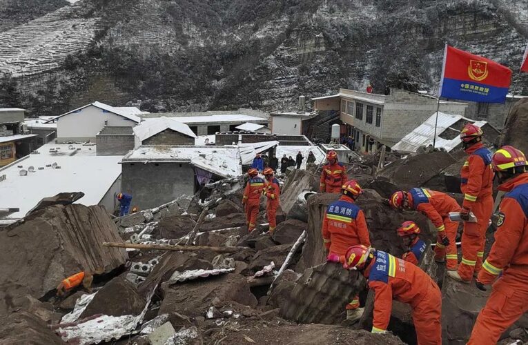 Tres muertos y 50 personas sepultadas en China