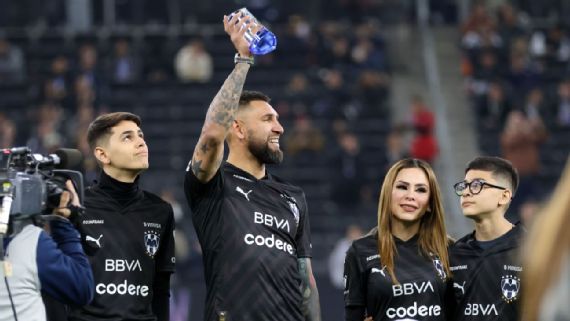 Rayados rinde homenaje de despedida al portero Jonathan Orozco