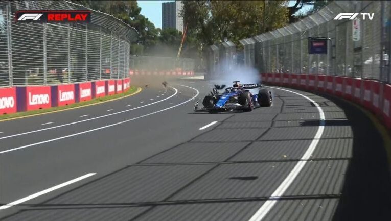 Alex Albon estrella su monoplaza en el GP de Australia y no podrá correr