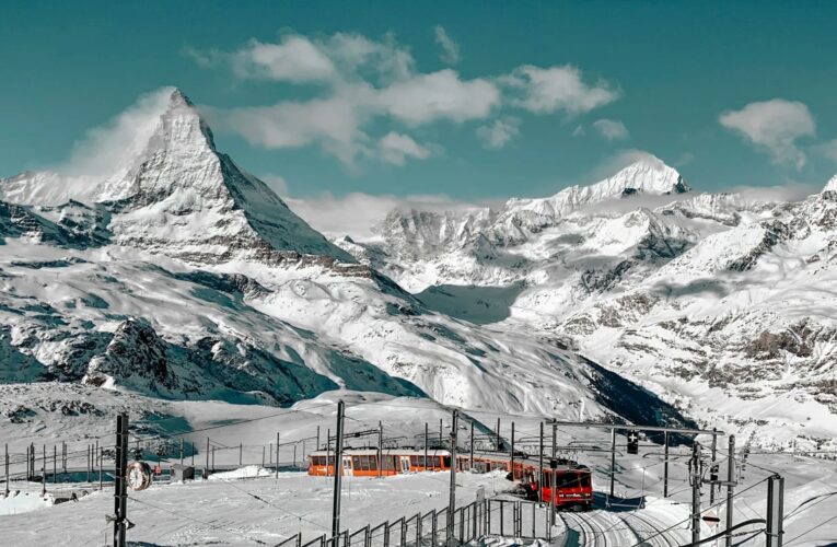 Alpinistas quedan varados en los Alpes suizos por mal clima