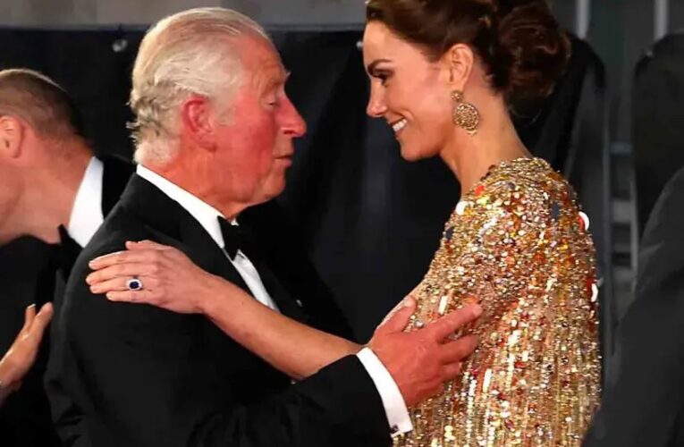 Revelan que el rey Carlos ‘caminó’ en bata para visitar a Kate Middleton dentro del hospital