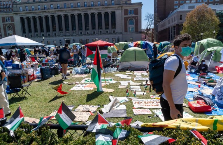 Universidad de Columbia da 48 horas a estudiantes pro palestinos para limitar su protesta