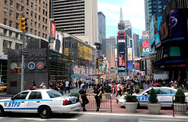 Condenan a 27 años de cárcel a agresor de tres policías en Times Square en Navidad de 2022
