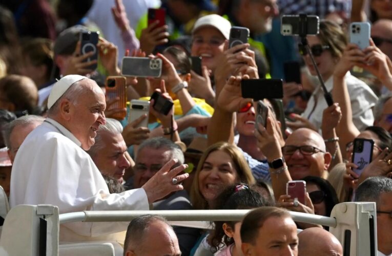 “Es necesario rezar por la paz en estos tiempos de guerra mundial”: papa Francisco