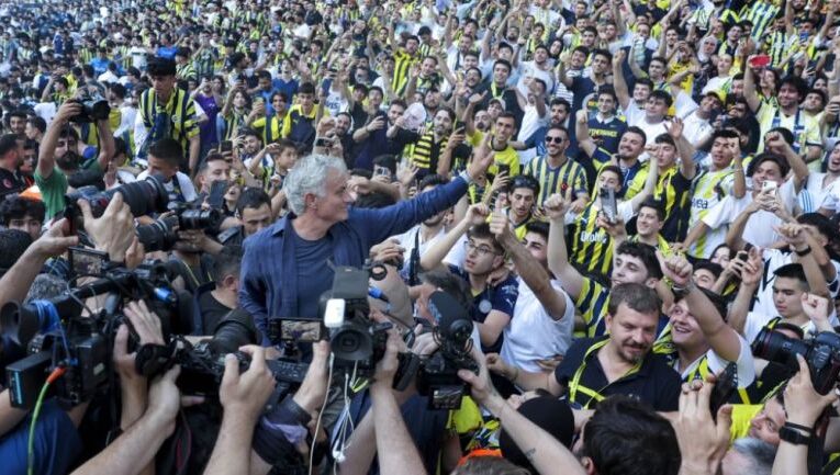 José Mourinho debutará como entrenador del Fenerbahçe en Champions