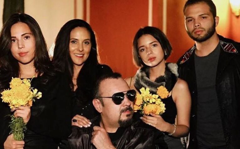 Pepe Aguilar y dos de sus hijos fueron captados llegando a un hospital de Aguascalientes