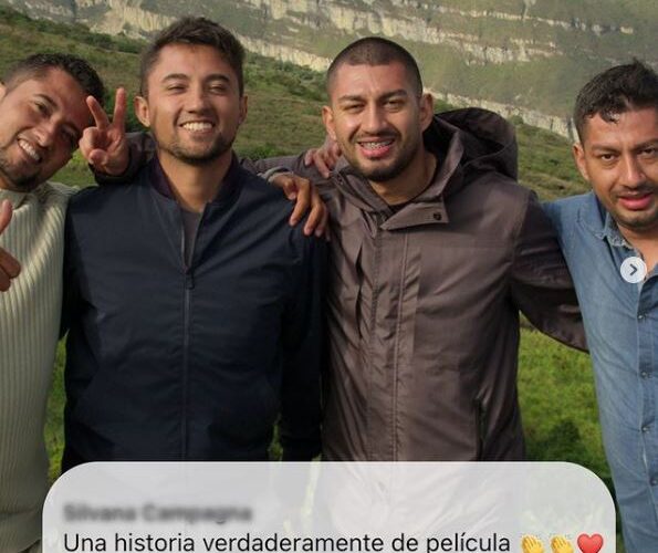 Cuatro gemelos se reúnen después de haber sido separados al nacer hace 25 años