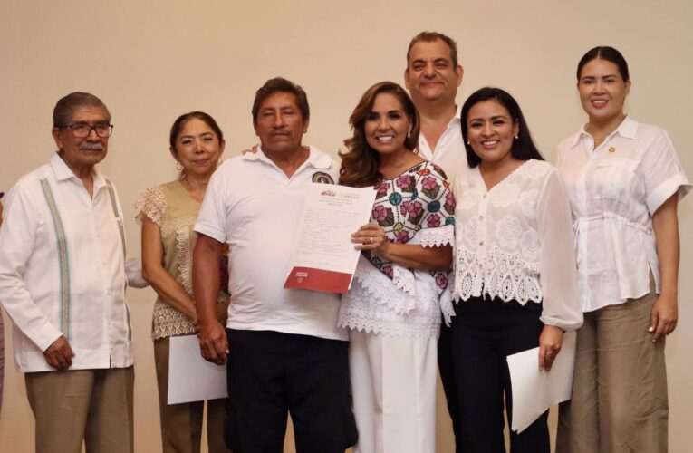 Firma Blanca Merari el acuerdo del nuevo Agrarismo en Quintana Roo