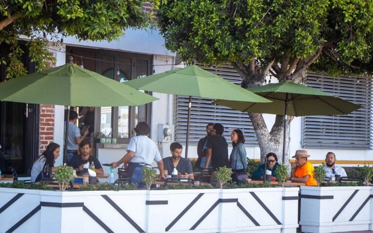 Vacaciones de verano en Baja California Sur dejó una buena ocupación en restaurantes.