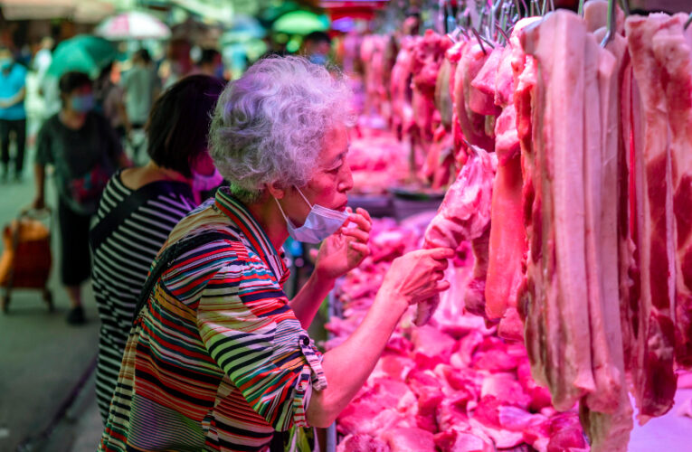 Nuevo estudio corrobora el origen del COVID-19 en un mercado chino de pescado