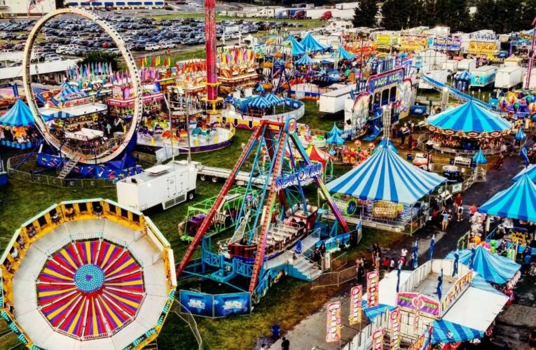 Rescatan a cinco personas en juego mecánico de la feria en Ocotlán, Jalisco