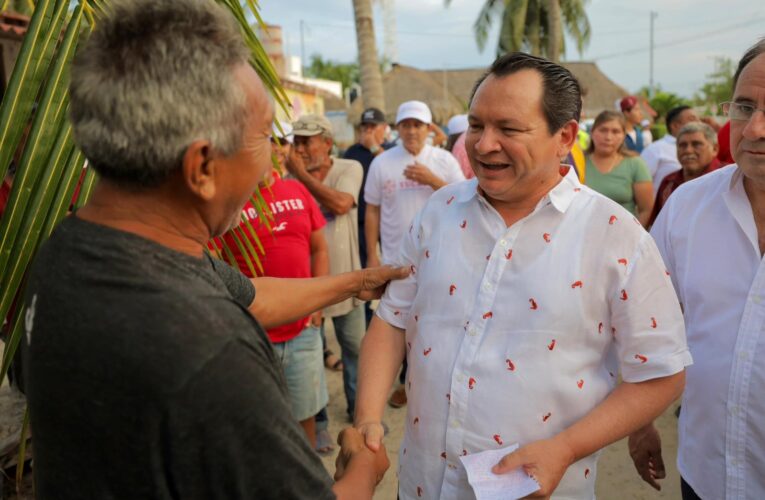 Huacho Díaz Mena refuerza apoyo a familias afectadas por el Huracán Milton en Yucatán