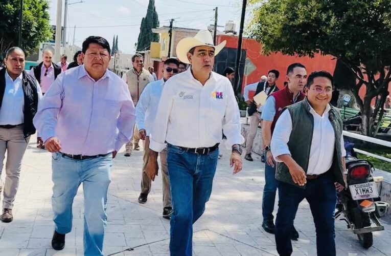 Pepe Cinto acompaña al Gobernador en la inauguración del techado de la plaza cívica de Tlaltenango