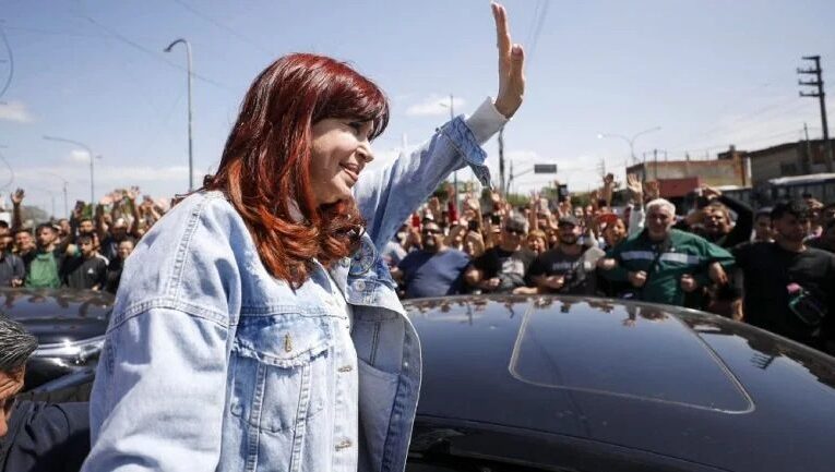 Ratifican condena de 6 años de prisión para la expresidenta argentina, Cristina Fernández