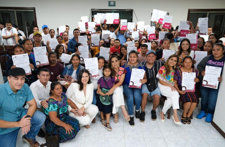 Después de 42 años de incertidumbre, Mara Lezama entrega 44 títulos de propiedad a habitantes de Mayabalam y Kuchumatán