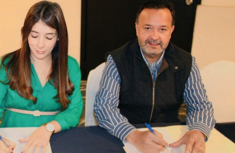 Julio Arreola firma la Declaratoria de Municipio Abierto para mejorar la transparencia en Pátzcuaro