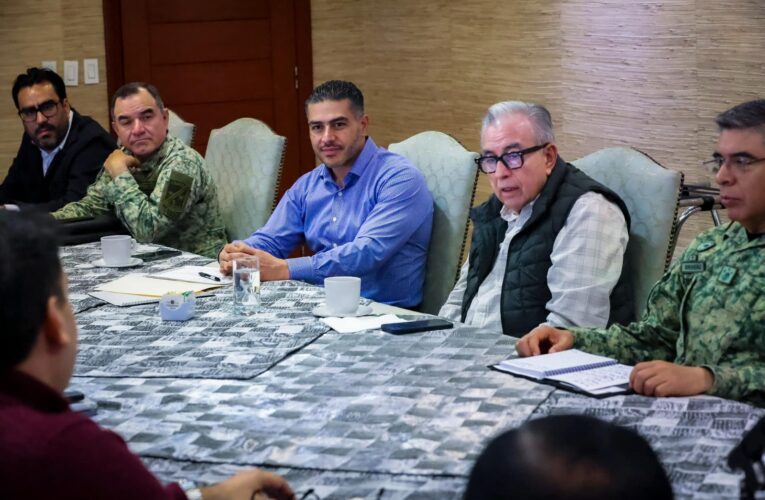 Rubén Rocha Moya da la bienvenida a Omar García Harfuch en la mesa de construcción de paz