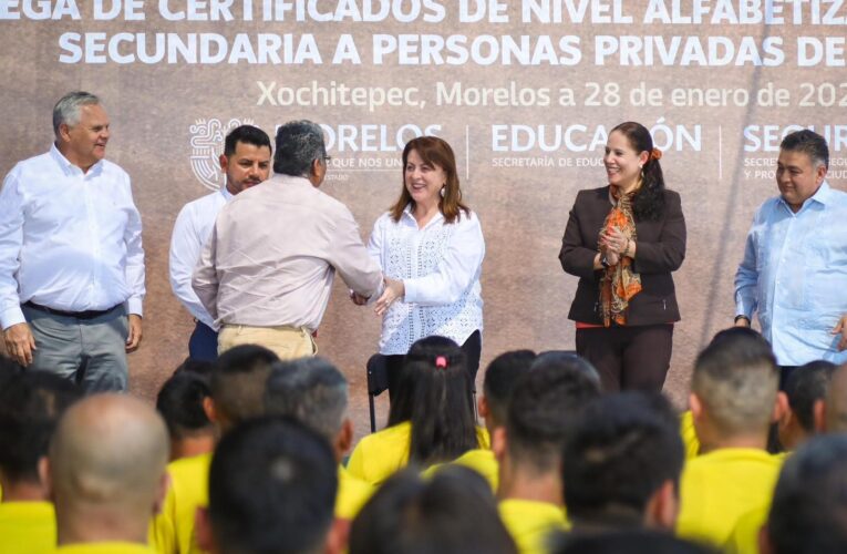 Margarita González entrega certificados educativos a personas privadas de libertad en Morelos