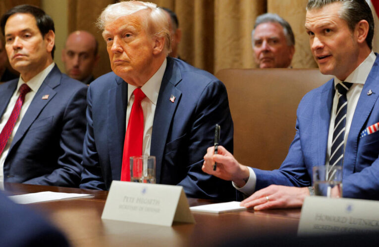 Donald Trump pone límites a la “motosierra” de Elon Musk y la convierte en “bisturí”: le prohíbe despedir empleados