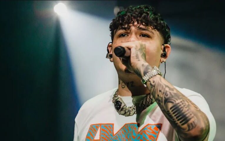 “Tendrán que atenerse a lo que se venga”: Junior H sale en defensa de los corridos