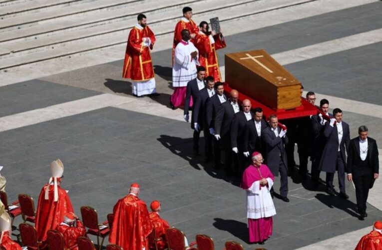 Funeral del Papa Francisco desde la basílica de San Pedro en el Vaticano