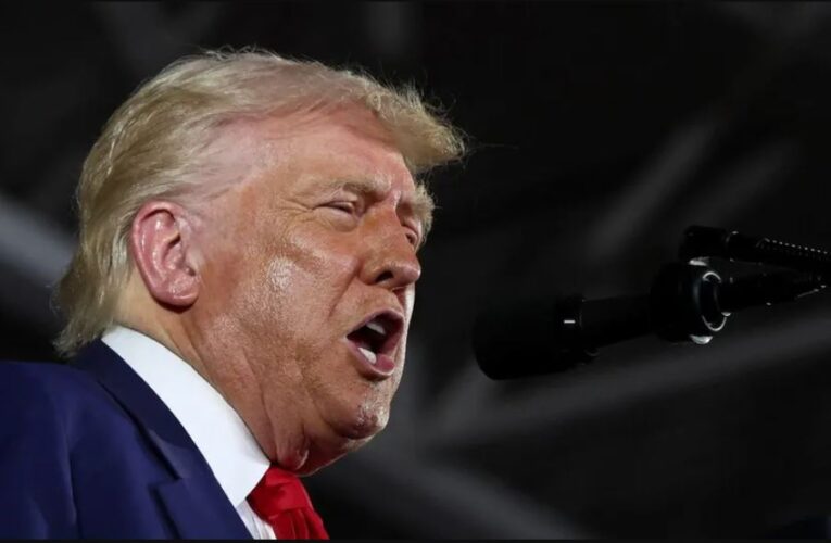 Donald Trump culpa a Biden por primera caída del PIB estadunidense en tres años