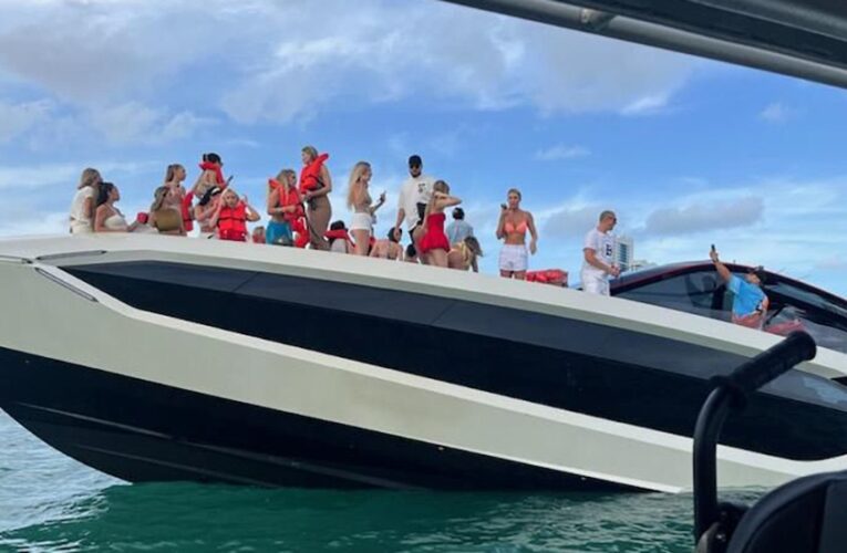 Se hunde lujoso yate Lamborghini con 32 influencers a bordo en Miami