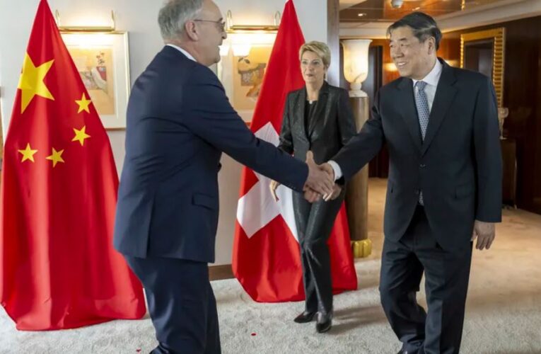 En Suiza, inician conversaciones arancelarias entre Estados Unidos y China