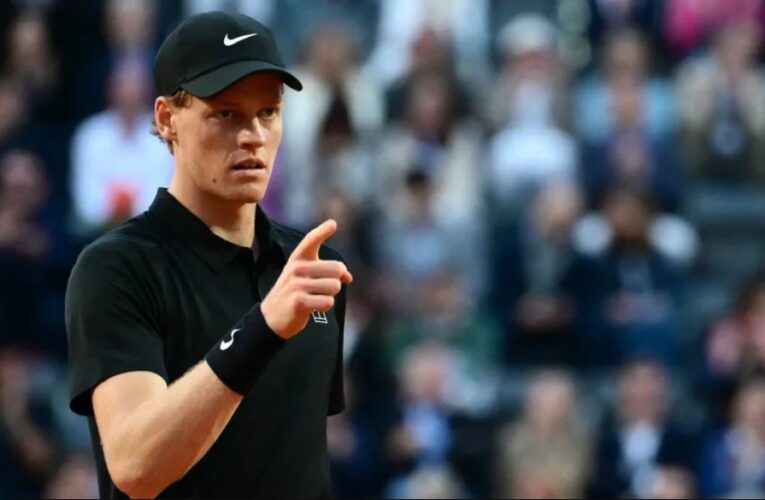 Jannik Sinner vuelve a la pista de arcilla en Italia tras tres meses de suspensión