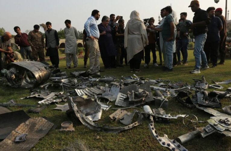 India acusa a Pakistán de no respetar el alto el fuego y advierte represalias