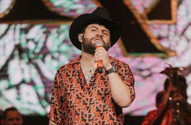 Luis R. Conriquez se presenta en Fiestas de Mayo 2025 en Pénjamo; asistentes corean corridos