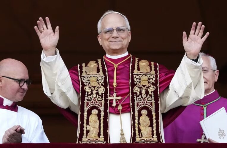 Claudia Sheinbaum invita al papa León XIV a visitar México