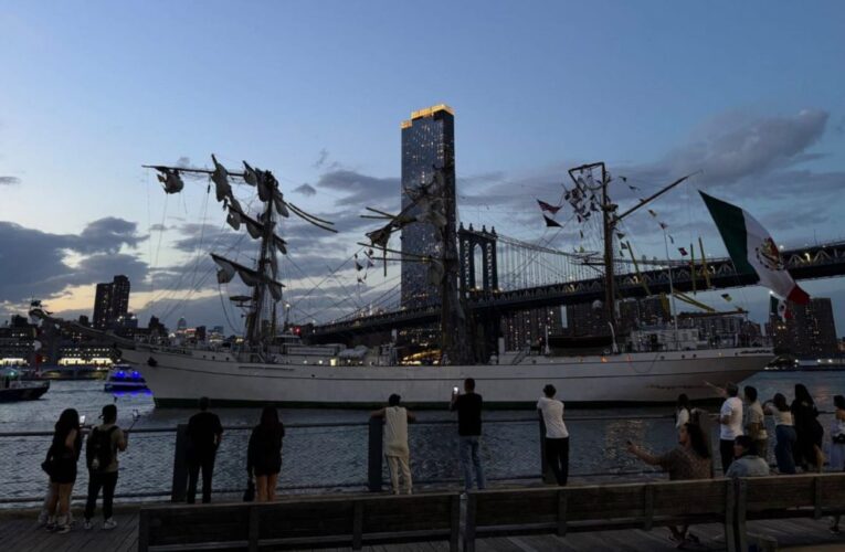 Arriba a México tripulación del buque Cuauhtémoc; dos cadetes permanecen hospitalizados en NY