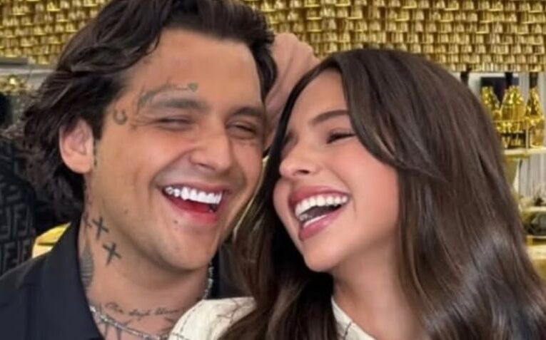 Aseguran que Ángela Aguilar tiene a un infiltrado cerca de Nodal que lo vigila: “no lo deja respirar”