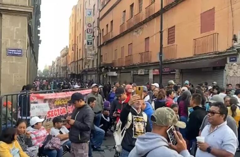 CNTE impide paso de trabajadores y prensa a Mañanera de Sheinbaum