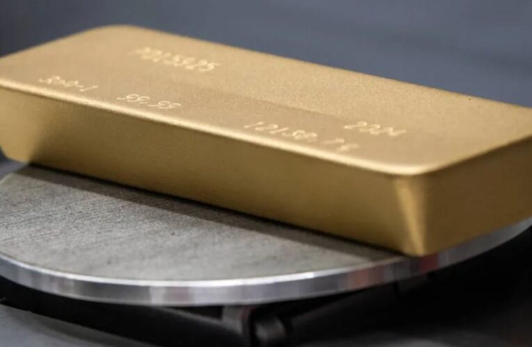 Precio del oro sube por debilidad del dólar y temores fiscales en Estados Unidos