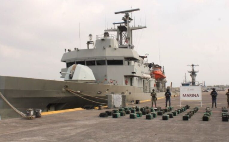 Aseguran 1.28 toneladas de cocaína frente a las costas de Michoacán