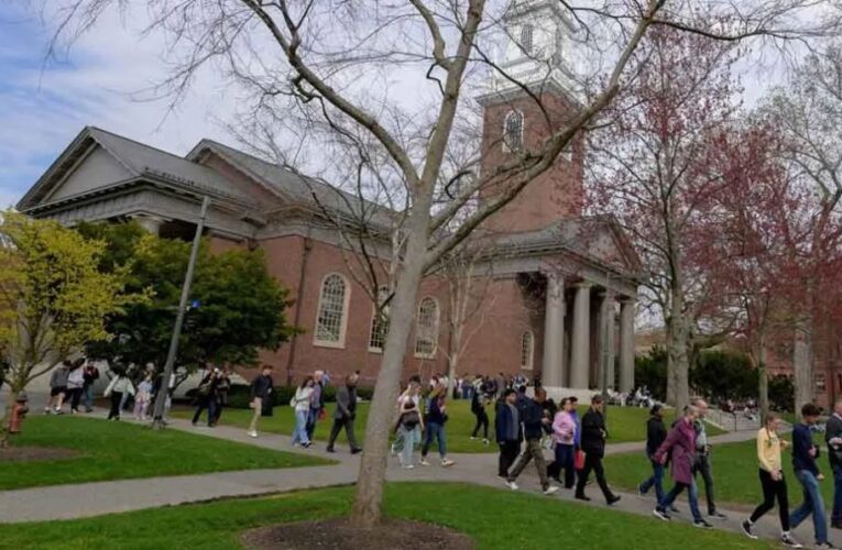 Hong Kong abrirá sus universidades a estudiantes extranjeros vetados de Harvard