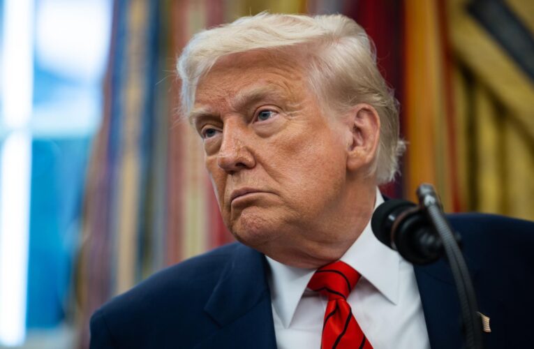 Corte en EE.UU. bloquea política arancelaria de Trump por excederse en poderes