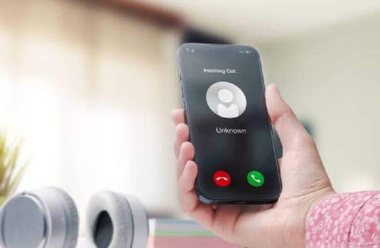 Delincuentes roban tu dinero gracias a la cámara de tu celular en WhatsApp