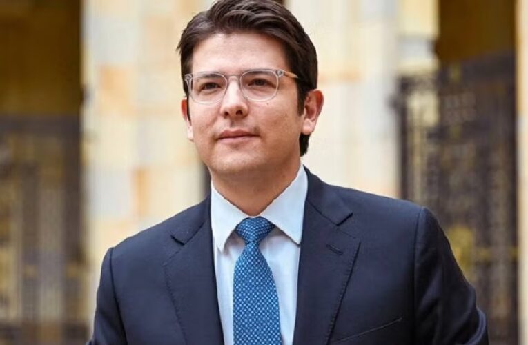Precandidato de Colombia sobrevive tras cirugía