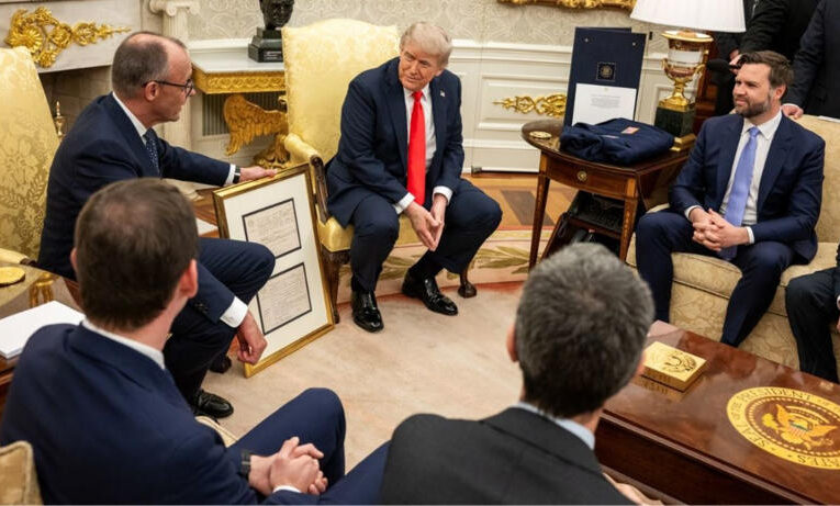 Donald Trump recibe el certificado de nacimiento de su abuelo: era inmigrante en EU