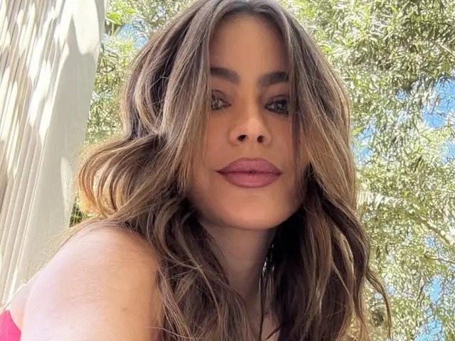Sofía Vergara causa revuelo con foto en bikini desde su jardín