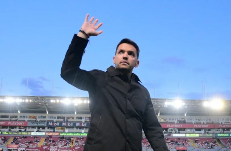 Cruz Azul está a horas de cerrar a Nicolás Larcamón como su nuevo entrenador