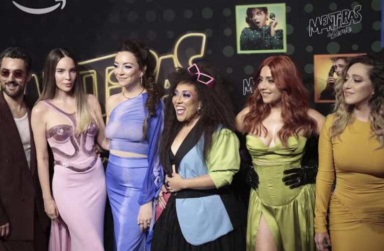 Belinda ama interpretar a Daniela en la serie “Mentiras”; con su voz honra a Amanda Miguel